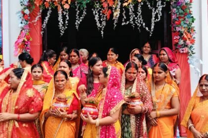 A grand Kalash Yatra was organised by Maa Durga Gauri Shankar Seva Trust in Chas Bokaro