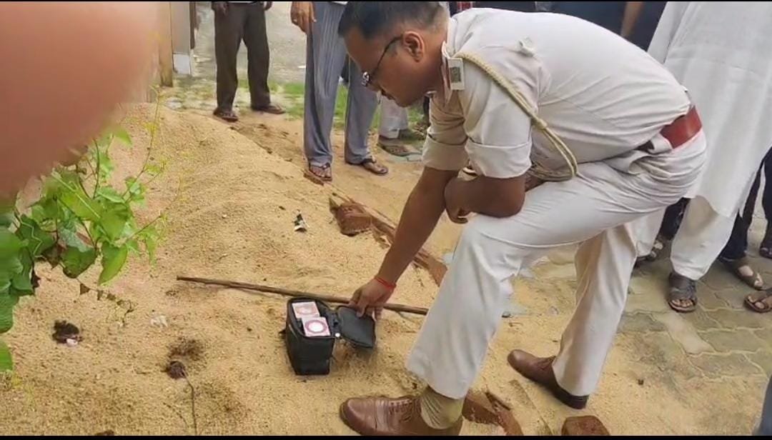 After the HDFC Bank robbery an unclaimed bag spreads panic in Madhupur