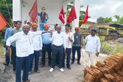 ECL Colliery workers stage protest over Durga Puja bonus