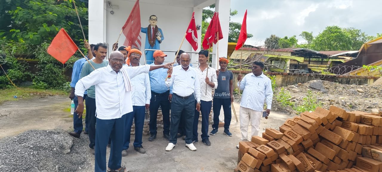 ECL Colliery workers stage protest over Durga Puja bonus
