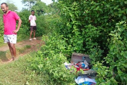 Lakhs of rupees stolen from three different houses in the Petarwar police station area