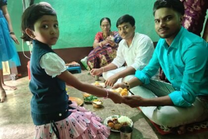 264d6511 3a4e 4260 9623 4718b781311eBhaiya Dooj was celebrated with the auspicious sound of Bhayer Kapale Dilam Phota Yam Duare Padlo Kanta