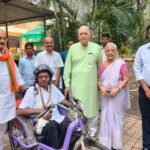 Former Union Minister Yashwant Sinha gifts a battery operated tricycle to a disabled tea vendor