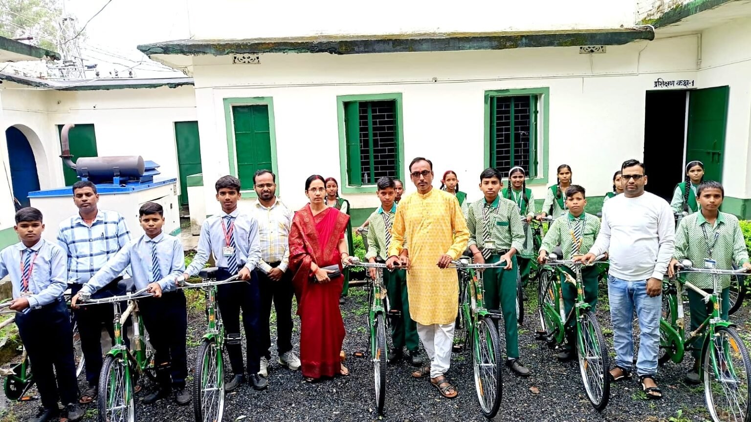 Principal Renu Devi distributed bicycles among 56 students at BRC Barkatha