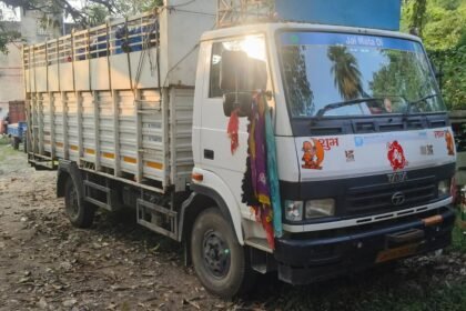b2681b98 33c9 4ae9 9383 0b8552066761Barhi police seized a DCM vehicle loaded with bovine animals