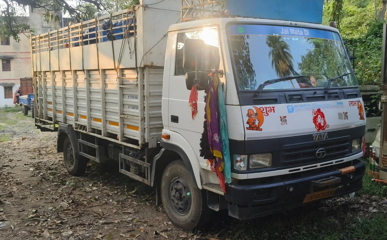 b2681b98 33c9 4ae9 9383 0b8552066761Barhi police seized a DCM vehicle loaded with bovine animals