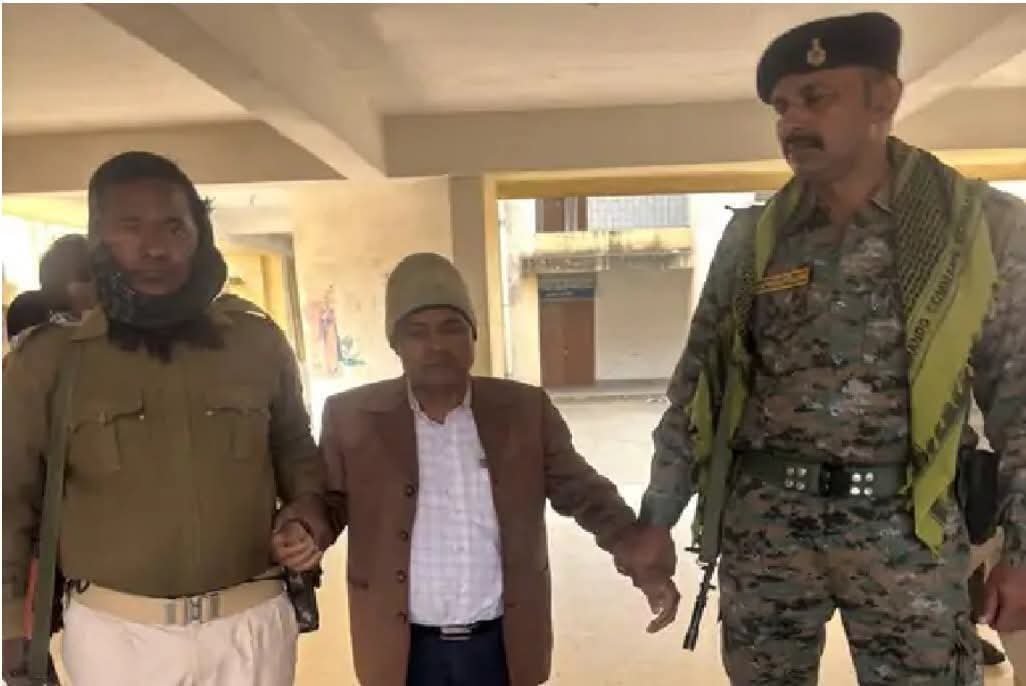 A senior officer was arrested red handed in Palamu while