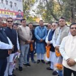 BJP State Executive President Aditya Sahu reached Hazaribagh MP Manish Jaiswal along with several MLAs and BJP leaders welcomed him warmly