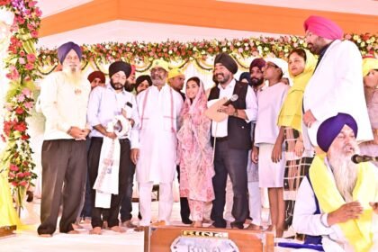 Chief Minister Hemant Soren and MLA Kalpana Soren participated in the Prakash Utsav organized on the occasion of Guru Nanak Jayanti