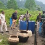 Joint raid against illegal Mahua liquor 6 kilns demolished 3800 kg Java Mahua and 230 litres of readymade liquor seized