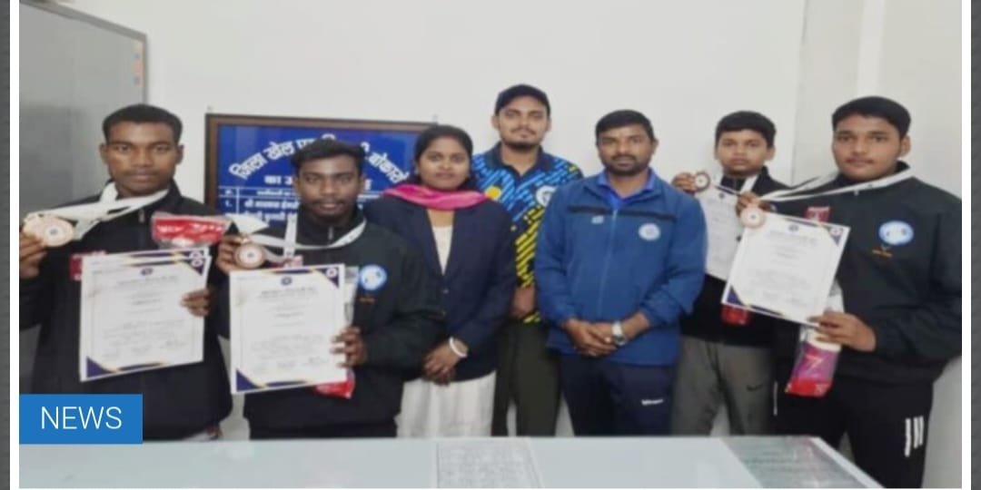Medal winning players were honored by the District Sports Officer