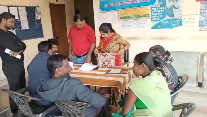 On the instructions of the Deputy Commissioner Janta Darbar was organized in Bermo Block Office