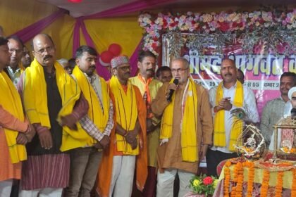Shrimad Bhagwat Katha Saptah Gyan Mahayagna begins MLA Manoj Yadav inaugurated the discourse platform by lighting a lamp