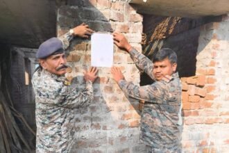 Tandwa police pasted a notice at the house of the absconding accused on murder charges