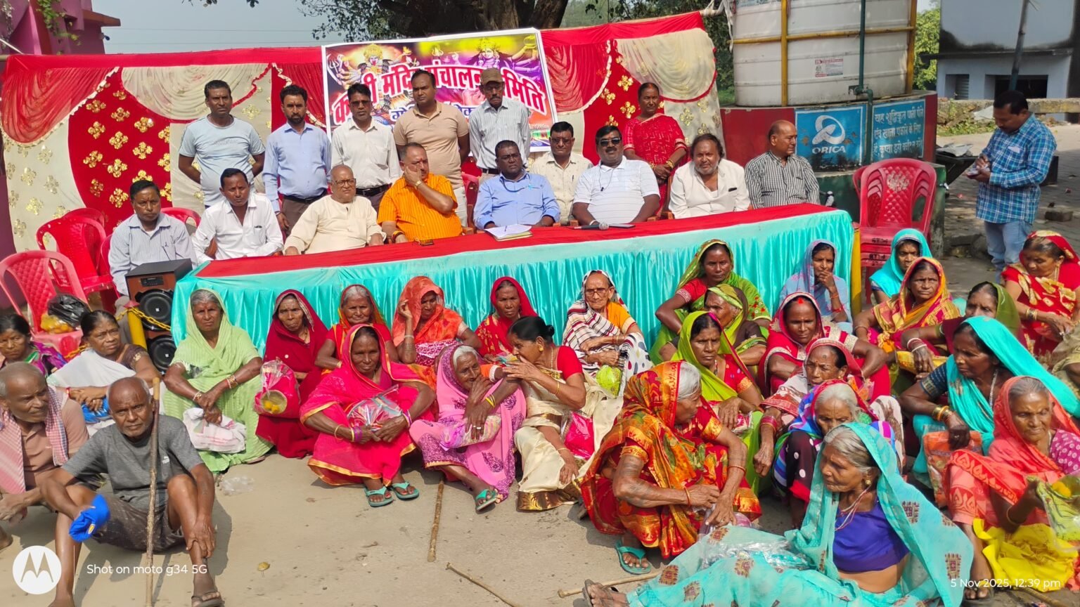 Undergarments were distributed to elderly women and men in the premises of Gomia Kali Temple