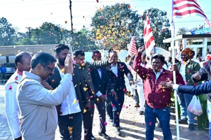 A delegation of tribal organizations met the Chief Minister after the Cabinet approved the PESA Rules and expressed gratitude with drums and trumpets 1