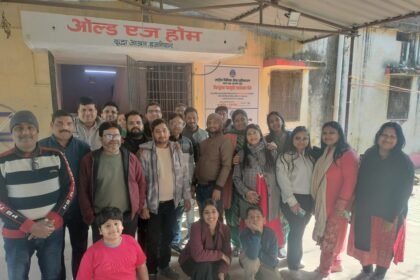After the Shri Shyam Samarpan Mahotsav a new initiative was taken with the pledge of service cow service and distribution of food to the elderly