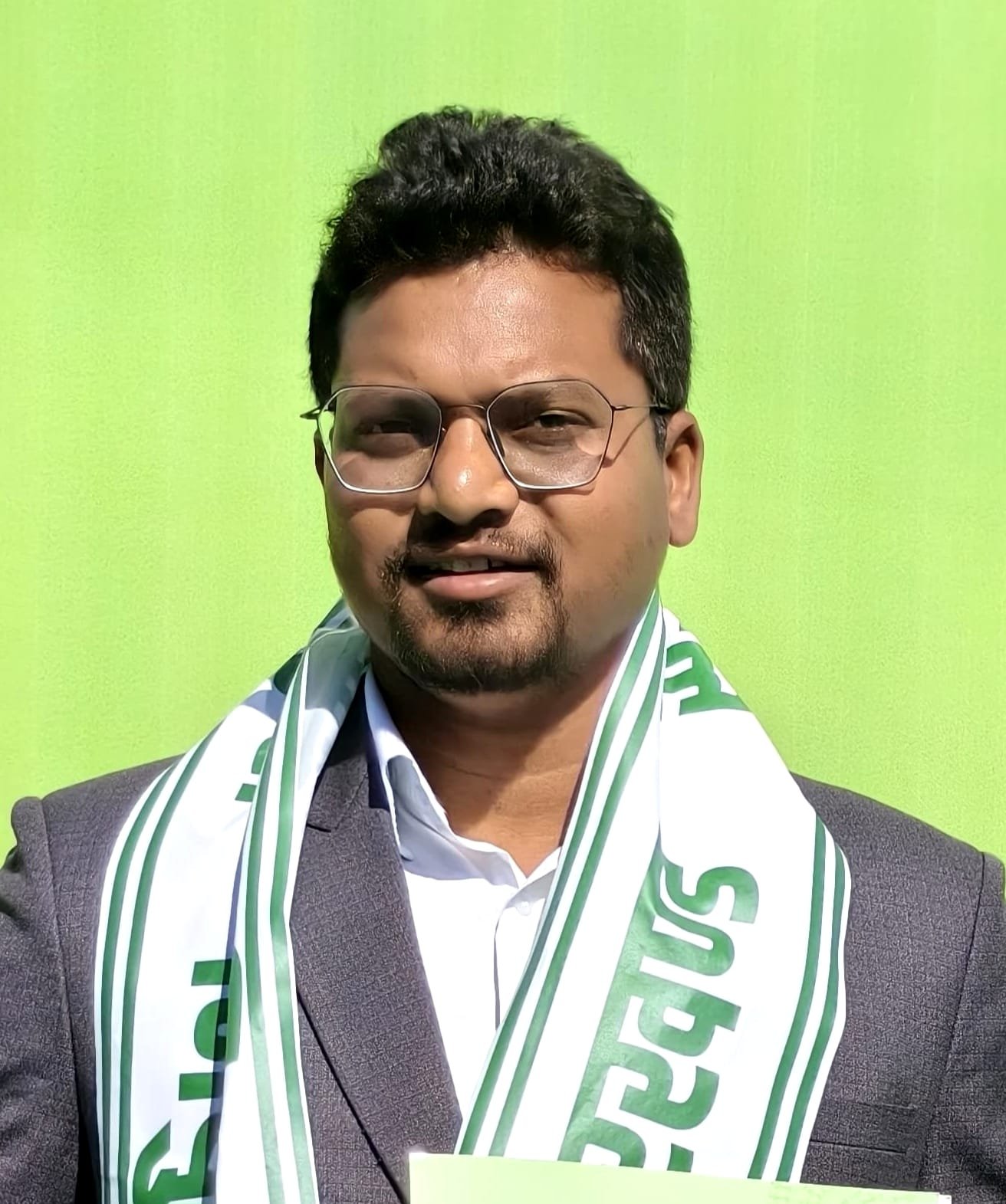 Anugrah Lakra the new Chief Medical Officer MO was posted to Barkatha. Work was being carried out under the supervision of the in charge