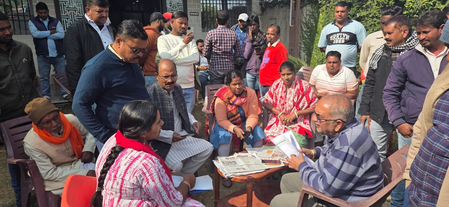 Barhi MLA Manoj Yadav listened to the problems of the people in the weekly public court