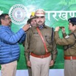 Chief Minister congratulates officers promoted to IPS rank honours them by presenting them with badges