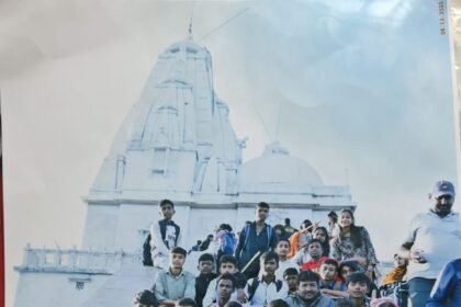 Children of Shri RSR Residential School Bonga went on an educational tour