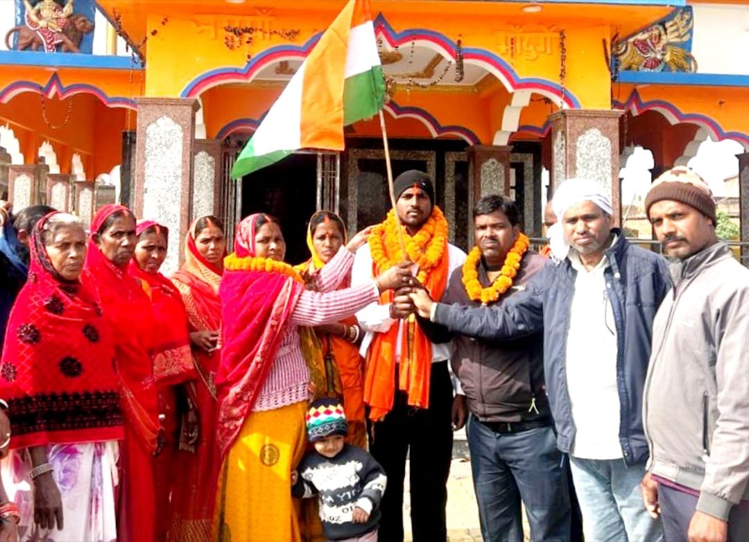 Deputy Chief and villagers welcomed Agniveer Jawan Anand Prasad in Tuiyo village