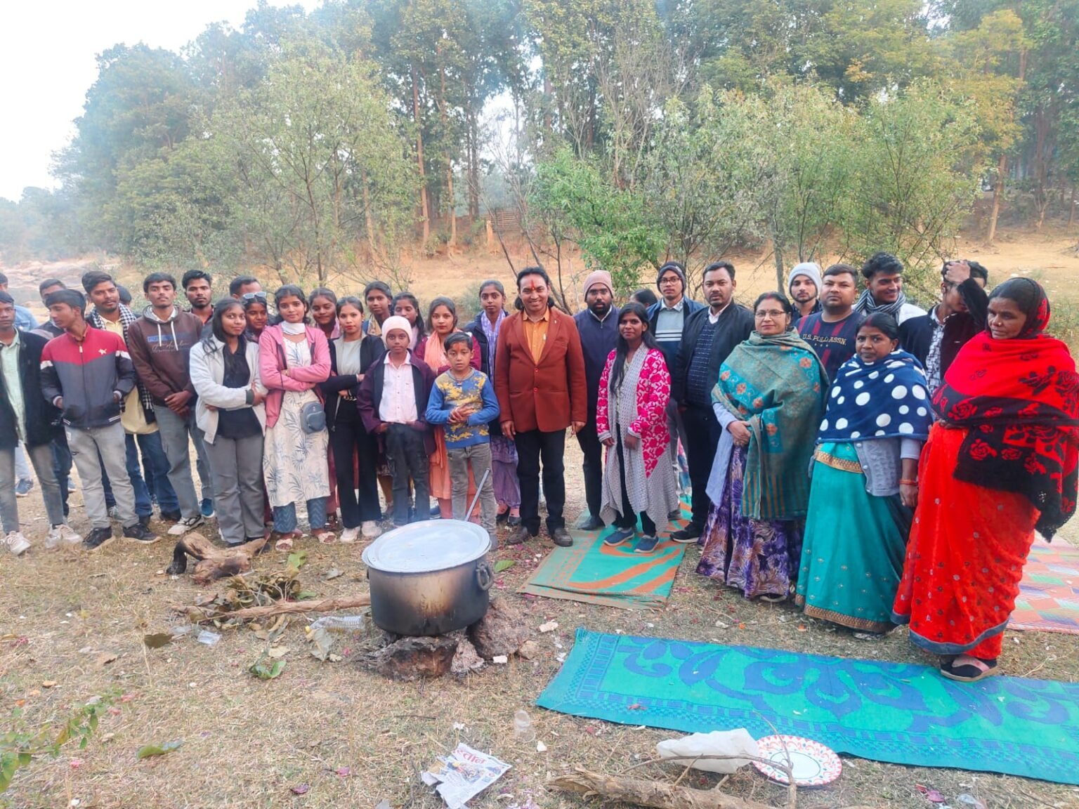 Educational tour and picnic program of Sawant Inter College in Churchu block of Hazaribagh enthusiasm was seen among the students