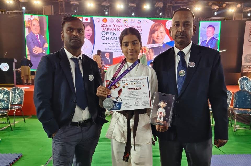 Harshika Singhs brilliant performance in Karate on the national stage increased the pride of Hazaribagh by winning two silver medals