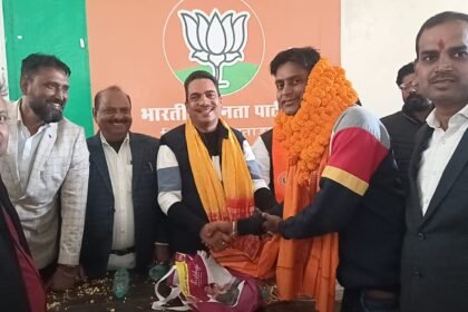Organizational elections were held in Jamtara under the supervision of former minister Bhanu Pratap Shahi Pradeep Raut became the Jamtara city president