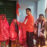 Relief from the cold in Jarmundi Youth leader Ravi Kumar distributed blankets to hundreds of needy people