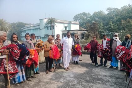 80 blankets distributed among the needy in Haidernagar West Panchayat an effort to provide relief from the cold