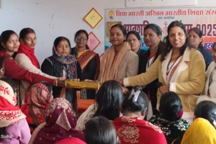A love gathering program was organized in Bhamashah Saraswati Shishu Vidya Mandir in honor of Acharya Srishti Lakra