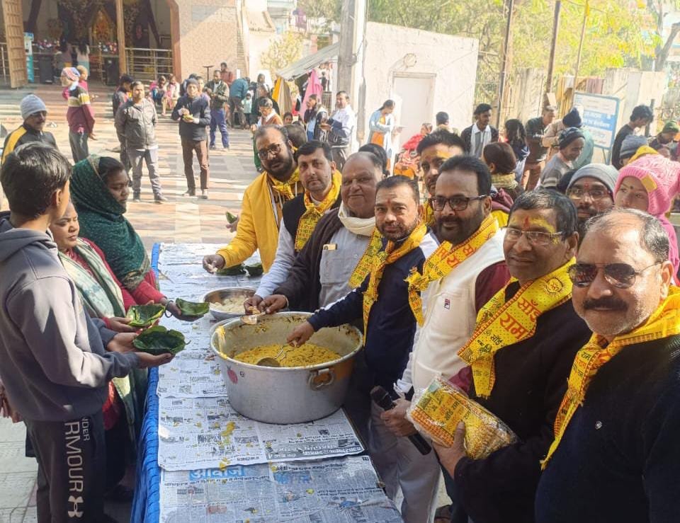 A wonderful confluence of faith and service a sea of ​​devotees gathered at the Indrapuri Sai Temple in the city thousands received Babas Prasad in the huge feast