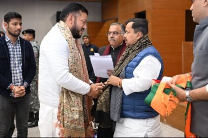 BJP leader Tony Jains courtesy call on National Executive President Nitin Naveen on New Year