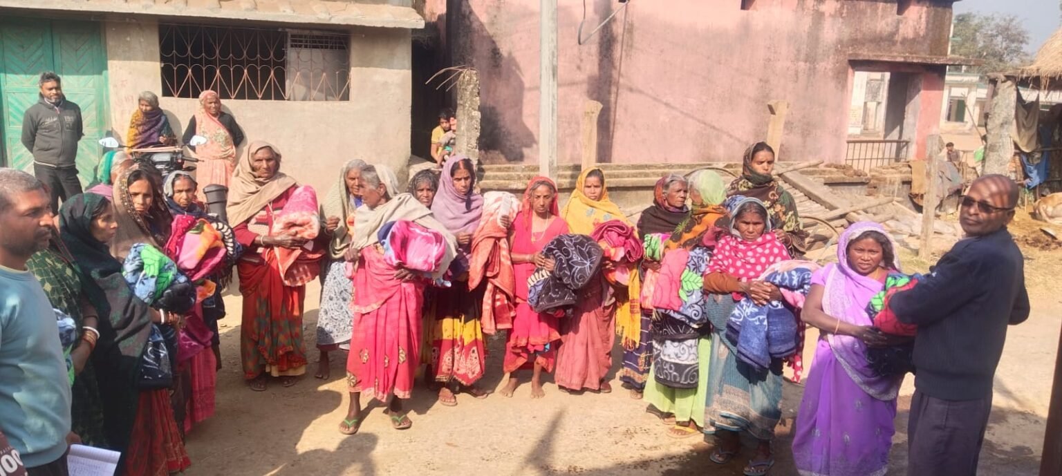 Deputy Chief Balraj Yadav distributed blankets among the needy at his own expense