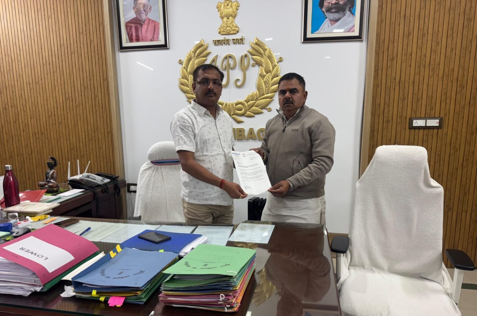 Former Sadar Assembly candidate Munna Singh submitted a memorandum to the DIG and SP regarding the suspicious death of Bittu Kumar