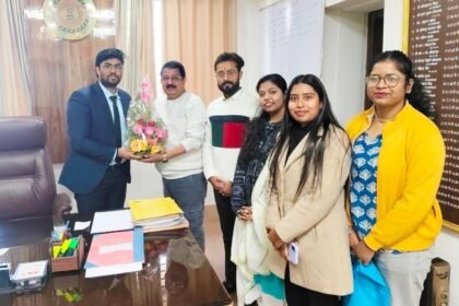 Hazaribagh Youth Wing officials paid a courtesy visit to the newly appointed Sadar Sub Divisional Officer