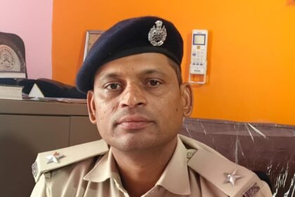 In Barhi Sub Inspector and Station House Officer Binod Kumar appealed to inform the police if you leave your home