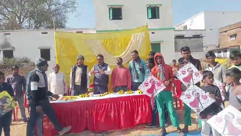 Kite competition on Makar Sankranti in the premises of Katkamdag Shiva Temple hundreds of children participated