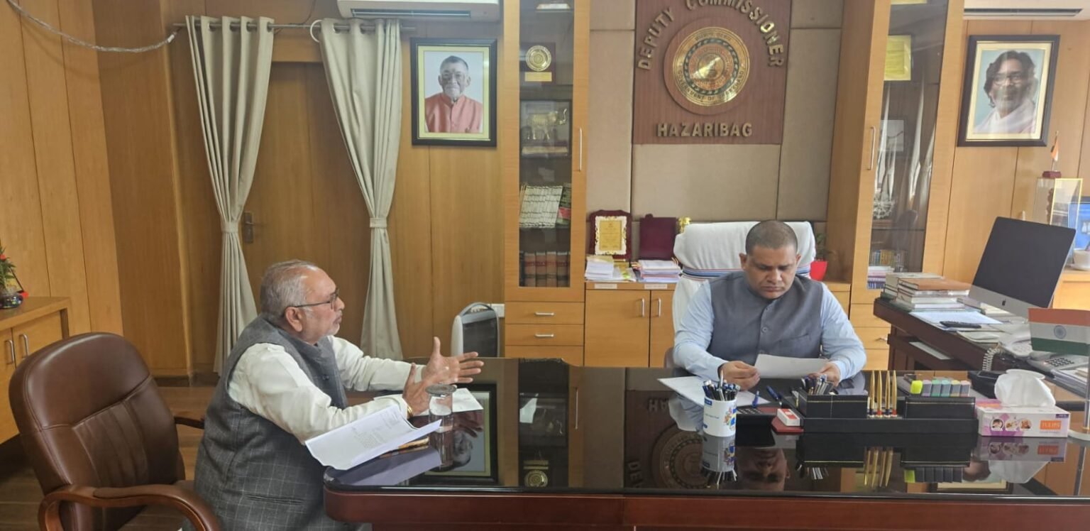 MLA Manoj Yadav met the Deputy Commissioner regarding the repair of street lights in Barhi