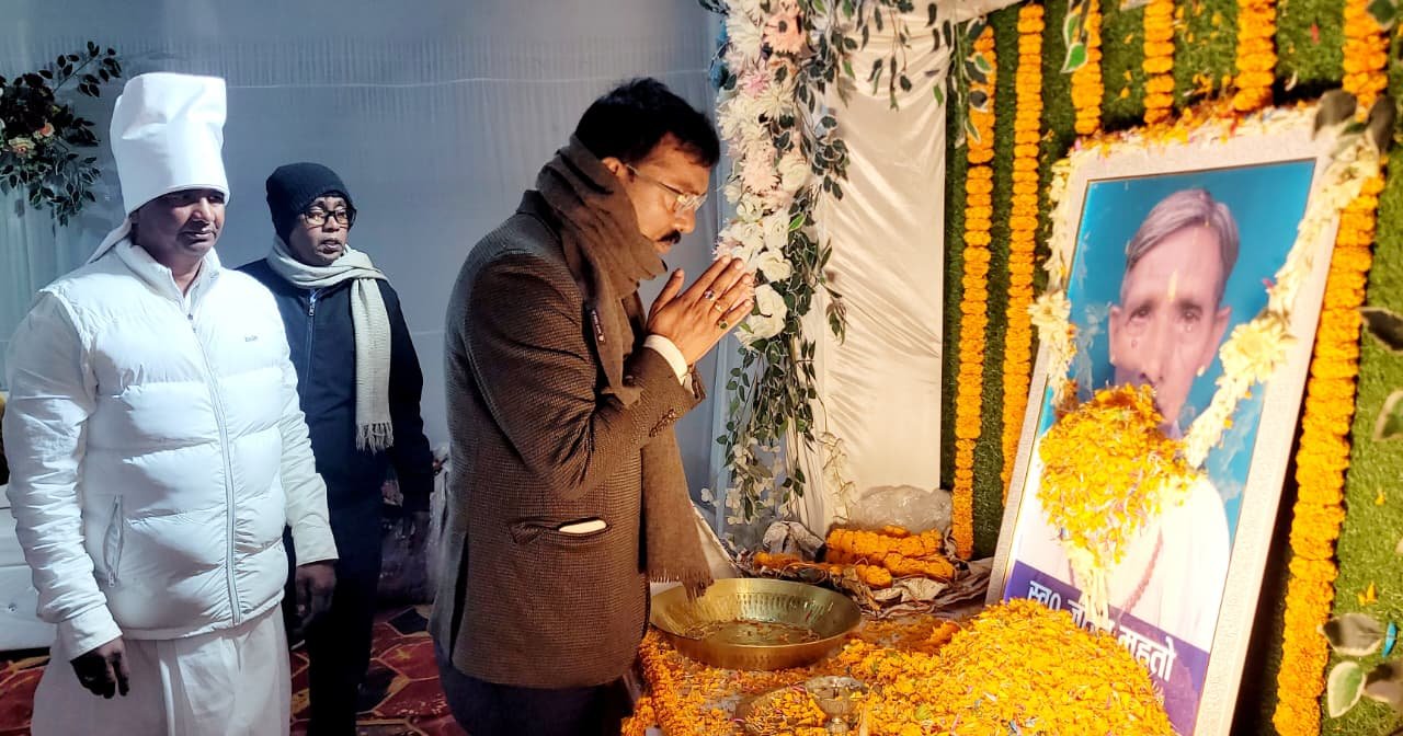 MLA and dignitaries attended the Brahma Bhoj of social worker Juthan Mahato and paid tribute