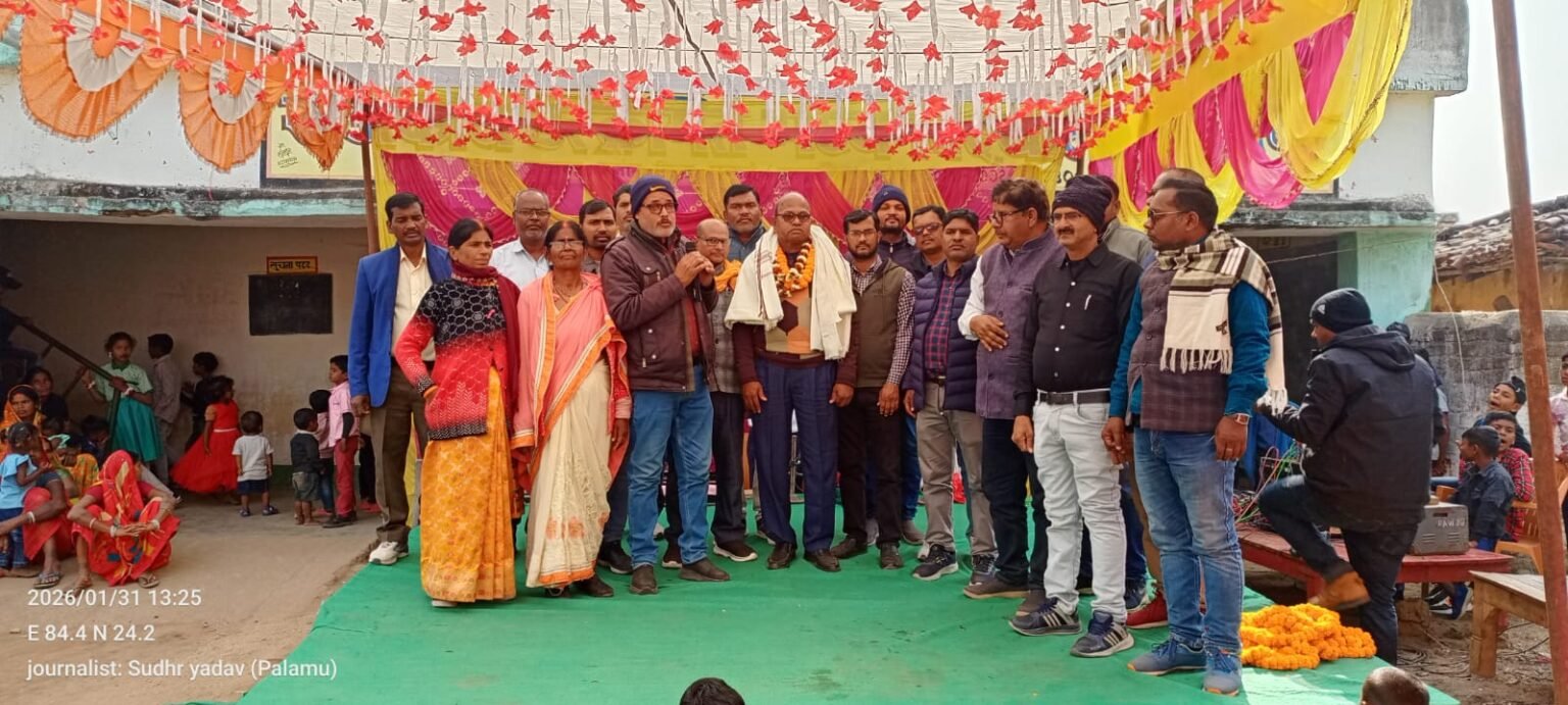 ManatuFarewell and felicitation ceremony of Jaspur School Principal Surendra Kumar concluded