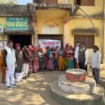 Mehta Vikas Manch is continuously distributing blankets among the needy