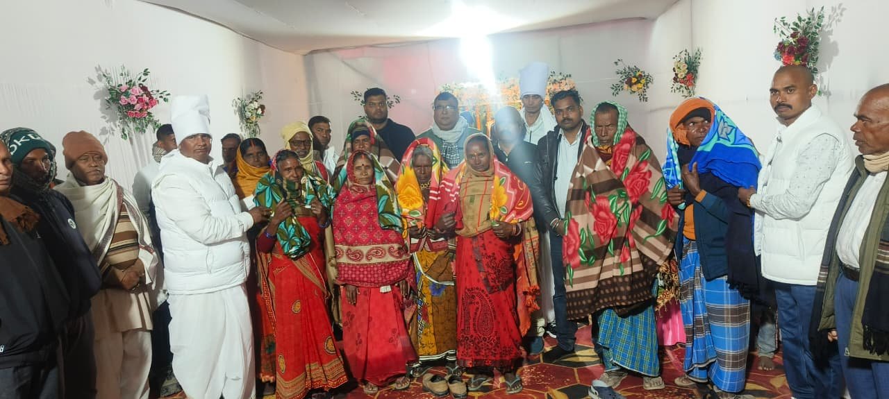 On the occasion of his fathers Brahma Bhojan the son distributed 551 blankets among the poor