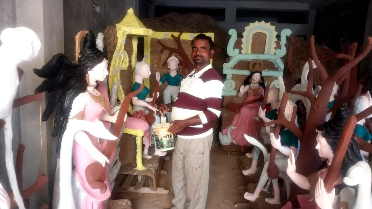 Sculptors busy giving final touches to the idols of Goddess Saraswati in Barkatha for Basant Panchami