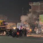 Smoke suddenly rose from a JCB laden trailer at Barhi Chowk a major accident was averted due to the promptness of the people