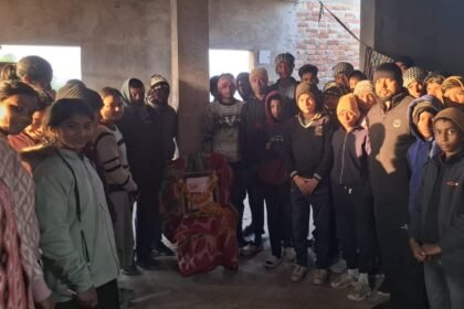 The first death anniversary of Dr. Sanjay Kumar Varnwal was celebrated at Saraswati Vidya Peeth Konra in Barhi