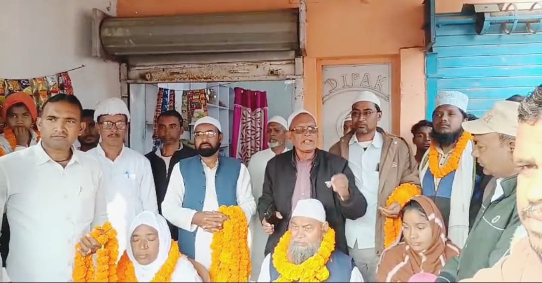 Two couples from Koshiyar left for Mecca and Medina for Umrah villagers bid them farewell with respect