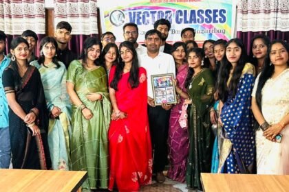 Vector Classes celebrated its 13th Foundation Day with great pomp and show bidding an emotional farewell to its Class 12 students