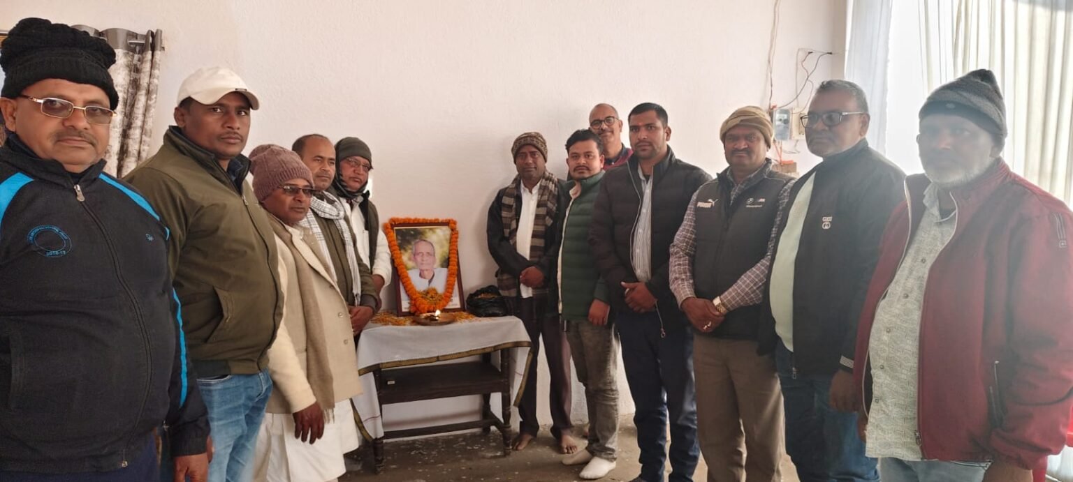 Vinod Pragatisheel Foundations president and members attended the funeral of late Aditya Singh and paid tribute